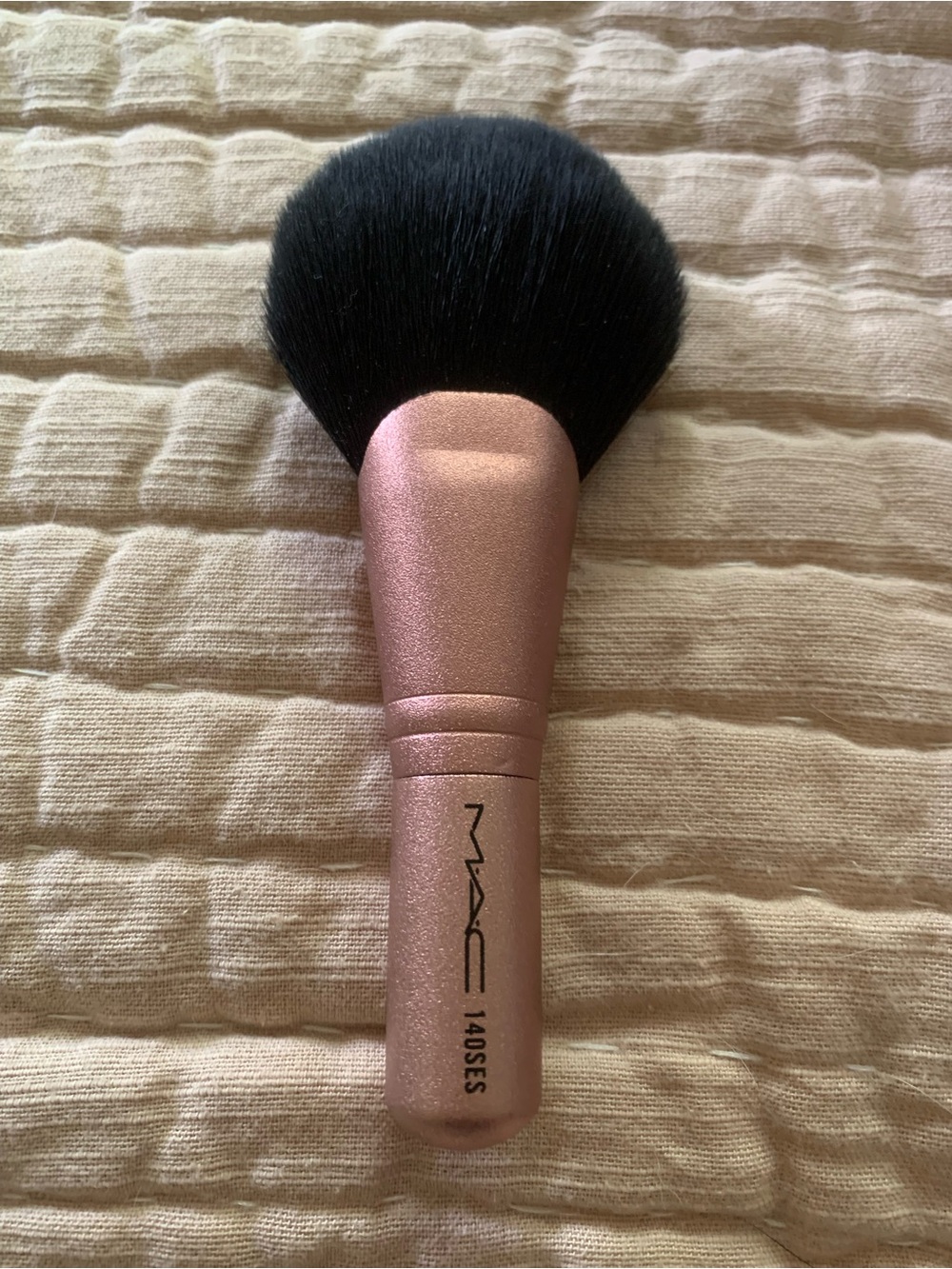 MAC Cosmetics 140SES Powder Brush in Rose Pink and Black
